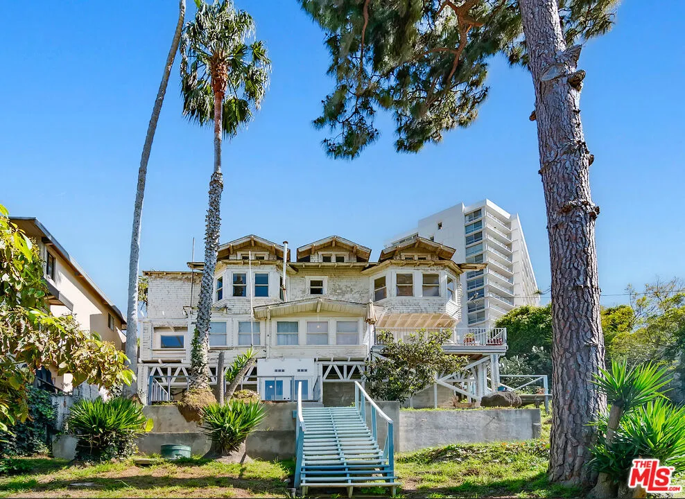207 Ocean Ave Ext Santa Monica, CA 90402