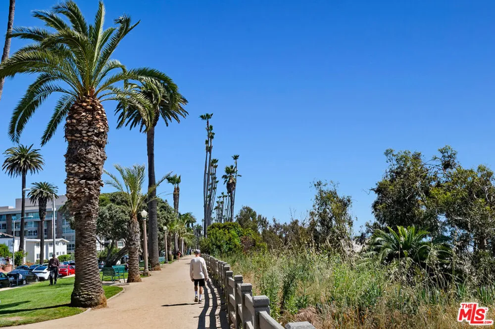 207 Ocean Ave Ext Santa Monica, CA 90402