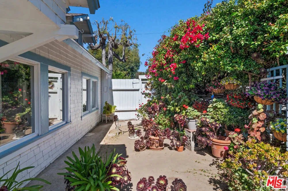 207 Ocean Ave Ext Santa Monica, CA 90402
