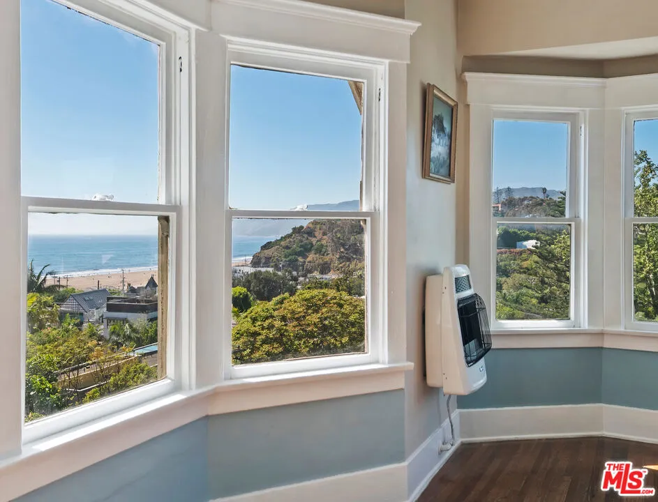 207 Ocean Ave Ext Santa Monica, CA 90402