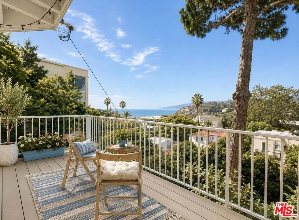 207 Ocean Ave Ext Santa Monica, CA 90402