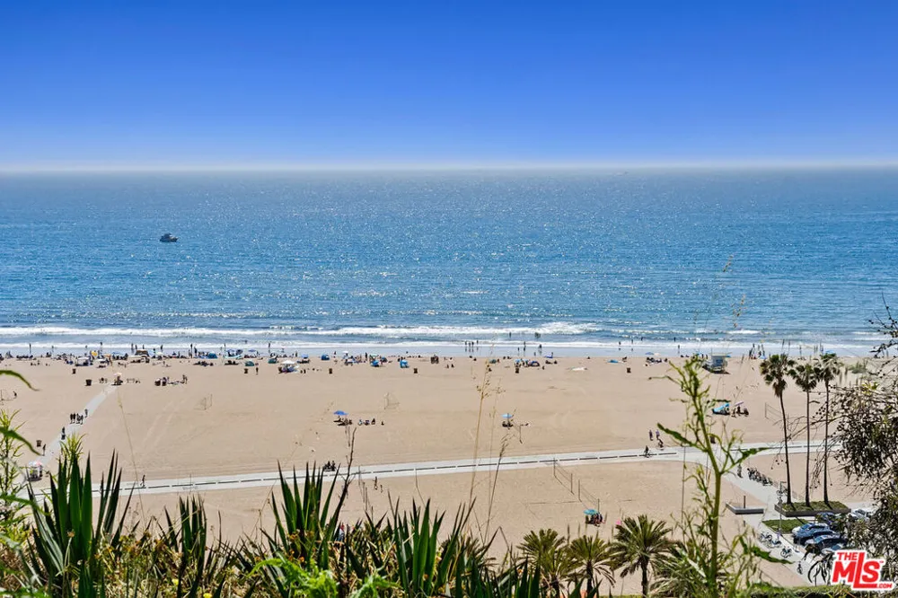 207 Ocean Ave Ext Santa Monica, CA 90402