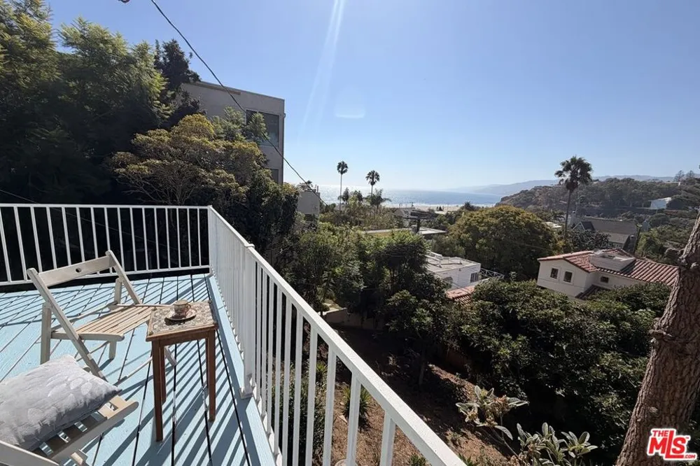 207 Ocean Ave Ext Santa Monica, CA 90402