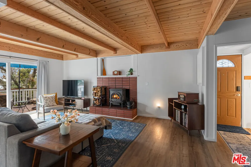 2595 Sunset Drive Running Springs, CA 92382
