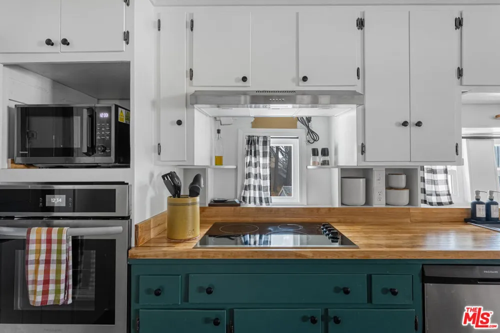 2595 Sunset Drive Running Springs, CA 92382
