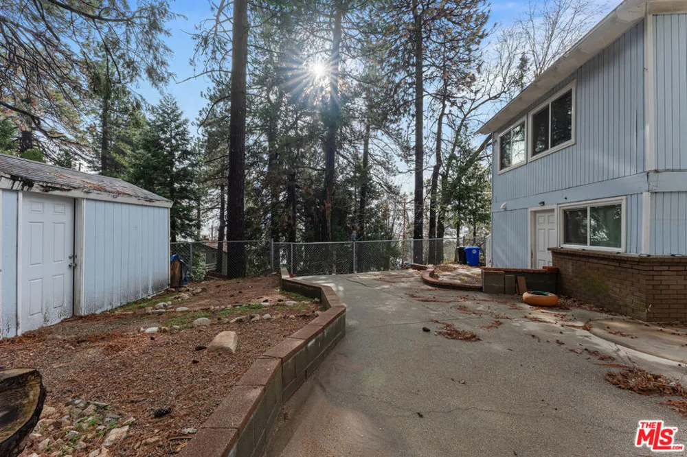2595 Sunset Drive Running Springs, CA 92382