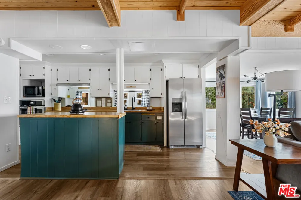 2595 Sunset Drive Running Springs, CA 92382