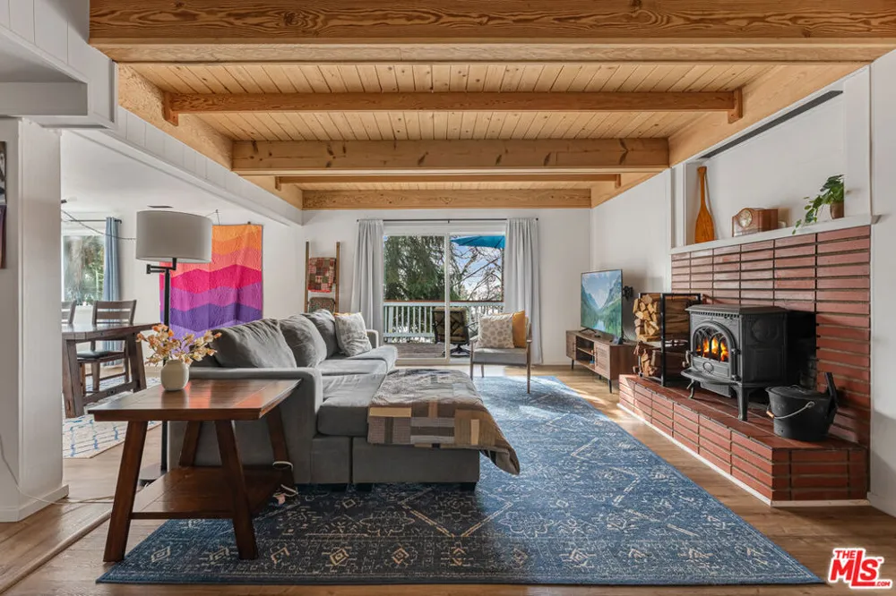 2595 Sunset Drive Running Springs, CA 92382