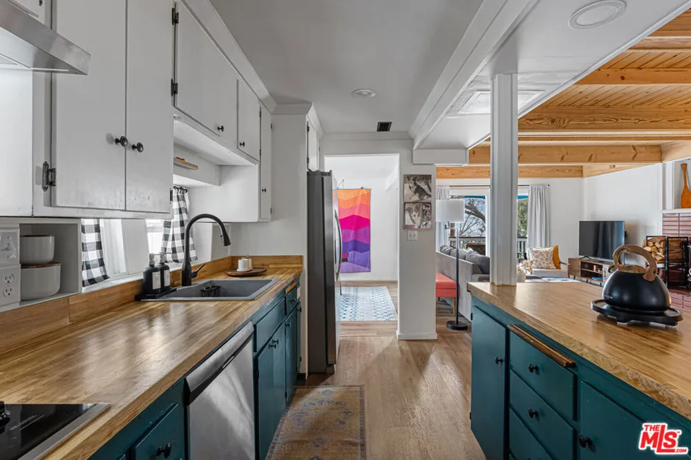 2595 Sunset Drive Running Springs, CA 92382