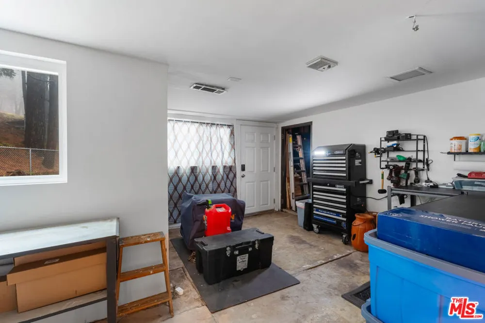 2595 Sunset Drive Running Springs, CA 92382