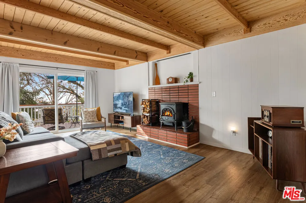 2595 Sunset Drive Running Springs, CA 92382