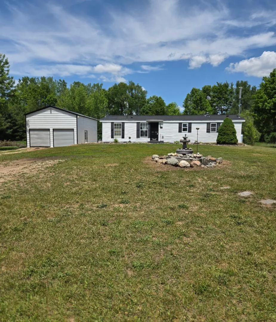 475 Tyler Road Wayland, MI 49348