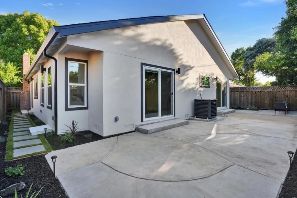 2233 W Hedding Street San Jose, CA 95128