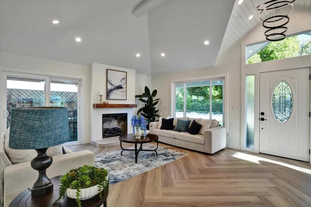 2233 W Hedding Street San Jose, CA 95128