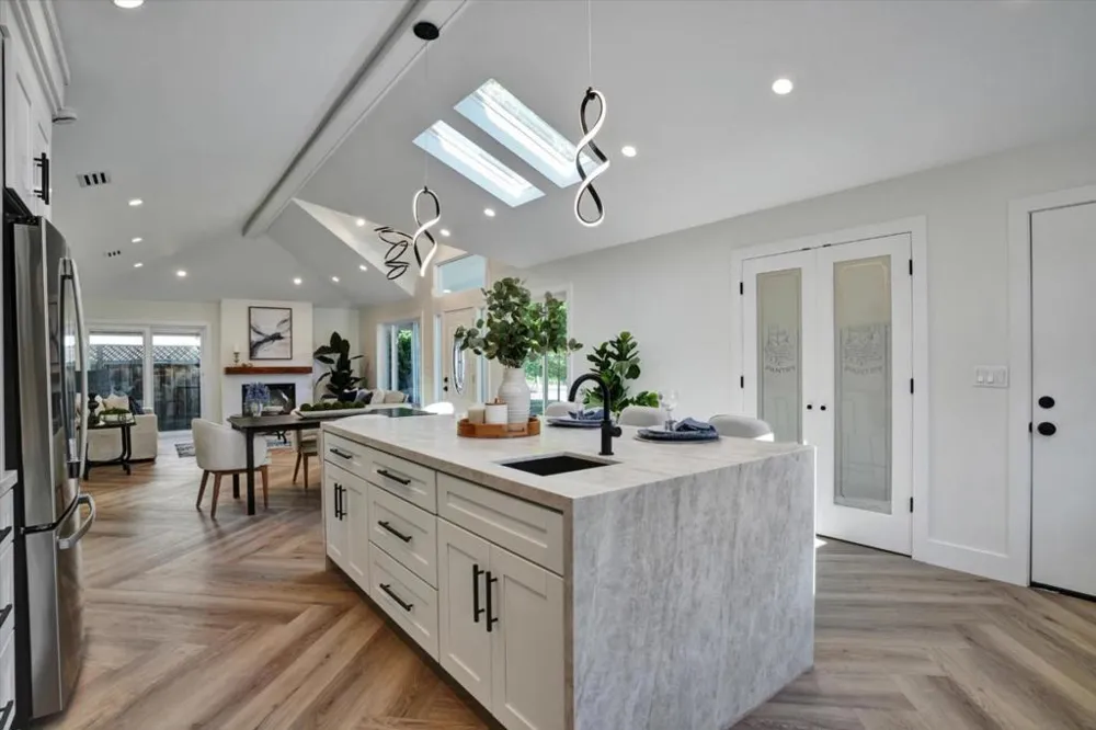 2233 W Hedding Street San Jose, CA 95128