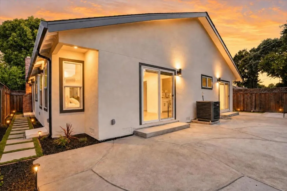2233 W Hedding Street San Jose, CA 95128