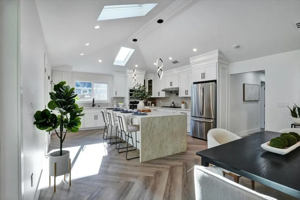 2233 W Hedding Street San Jose, CA 95128