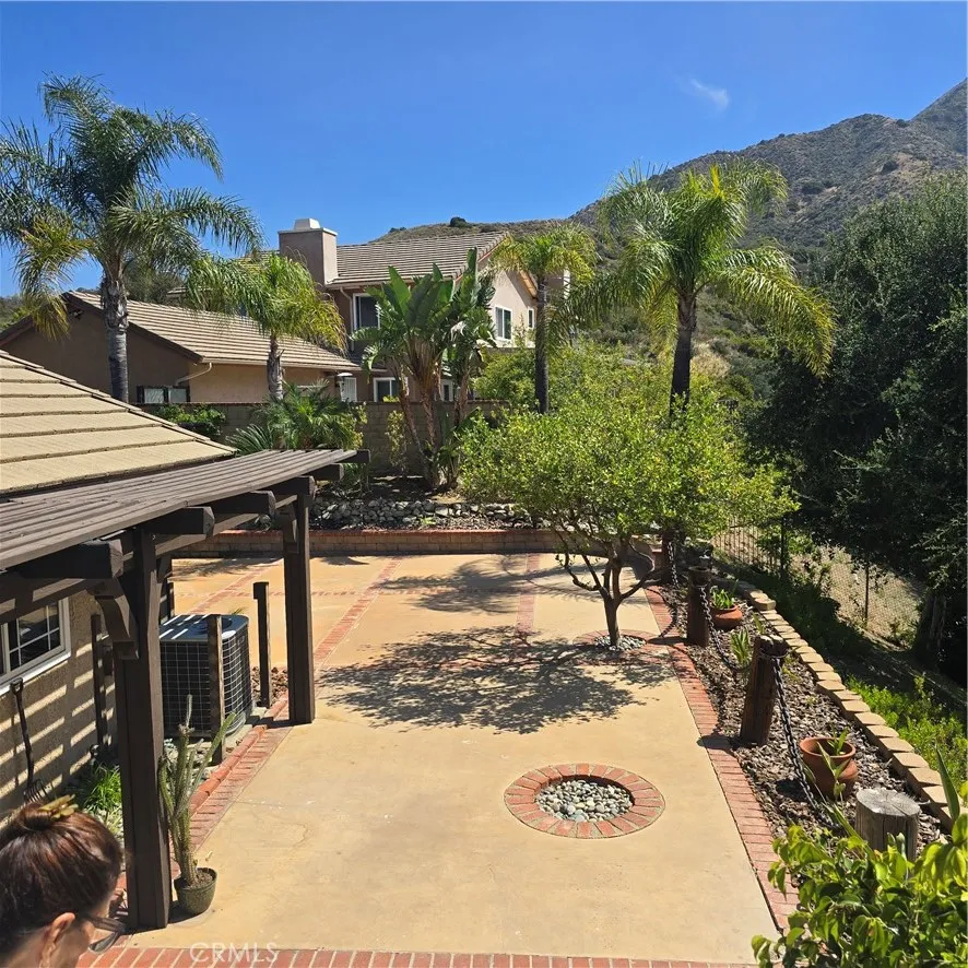 7134 Dos Rios Tujunga, CA 91042