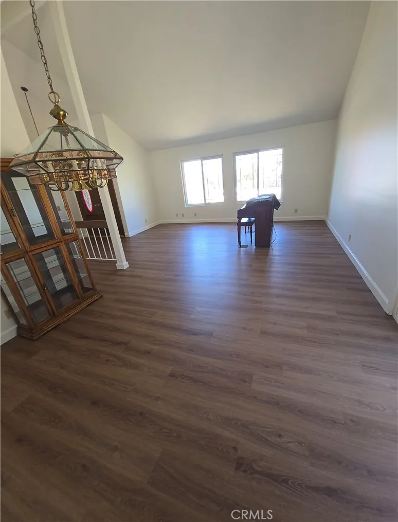 7134 Dos Rios Tujunga, CA 91042