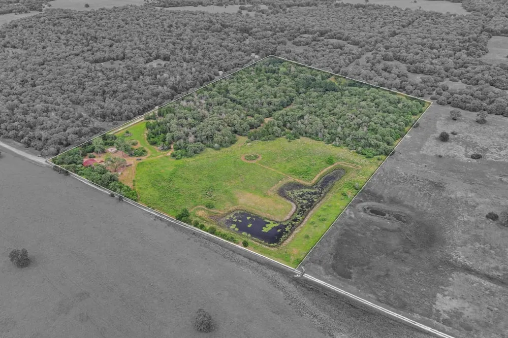 1910 E County Road 415 Lexington, TX 78947