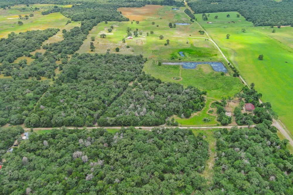 1910 E County Road 415 Lexington, TX 78947