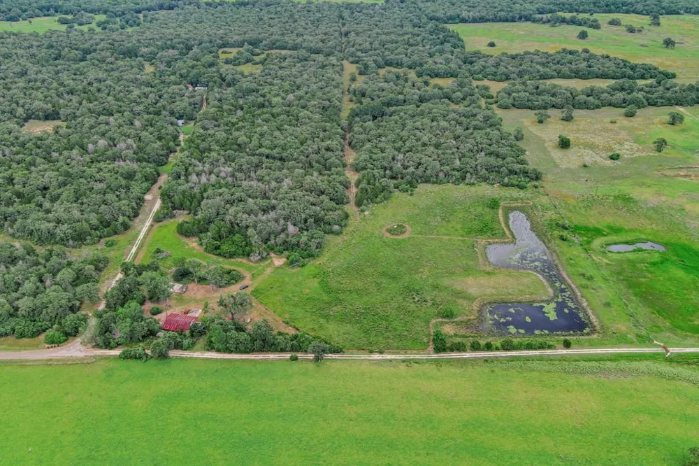 1910 E County Road 415 Lexington, TX 78947