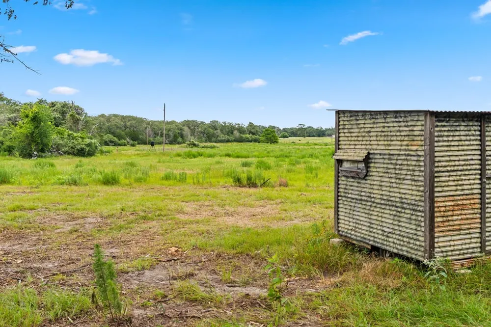 1910 E County Road 415 Lexington, TX 78947