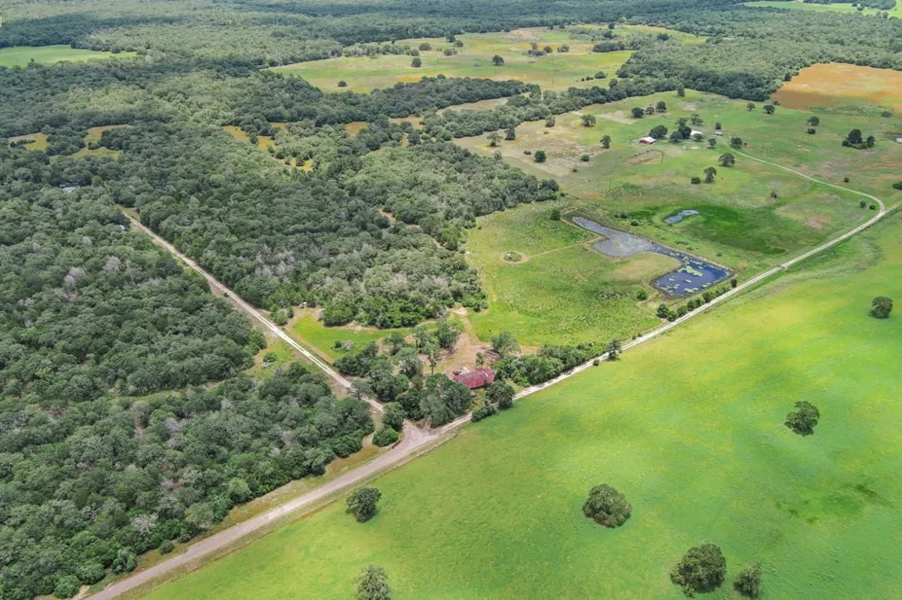 1910 E County Road 415 Lexington, TX 78947