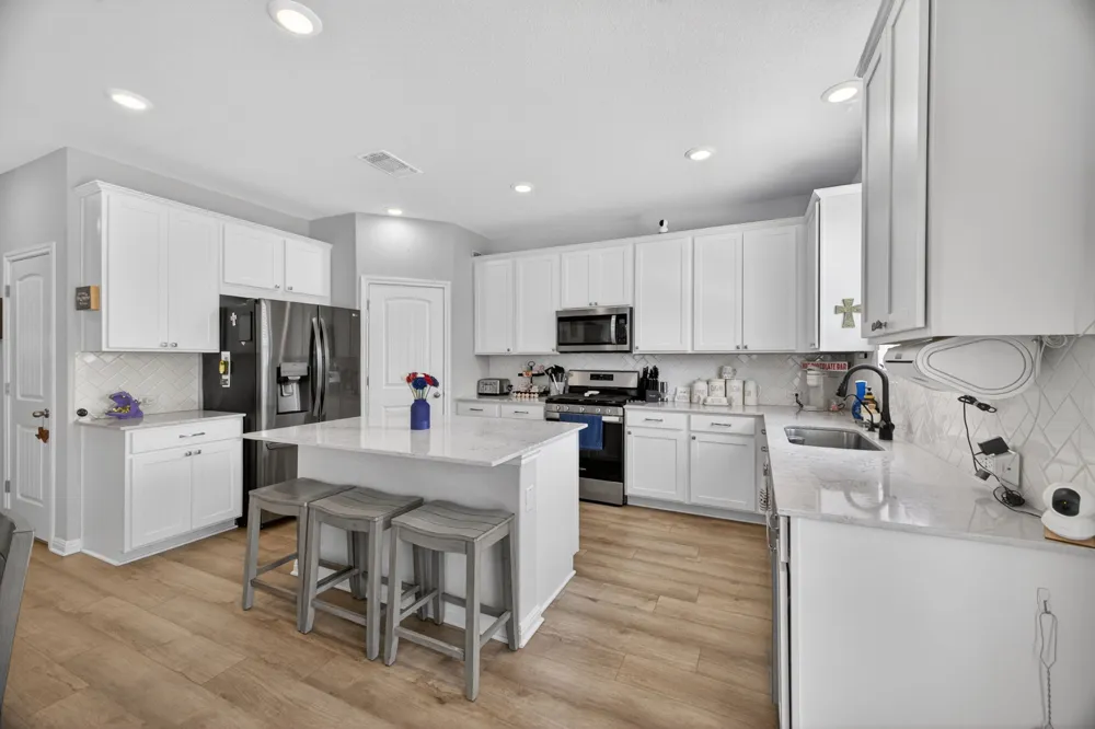 411 Palo Brea Loop Hutto, TX 78634