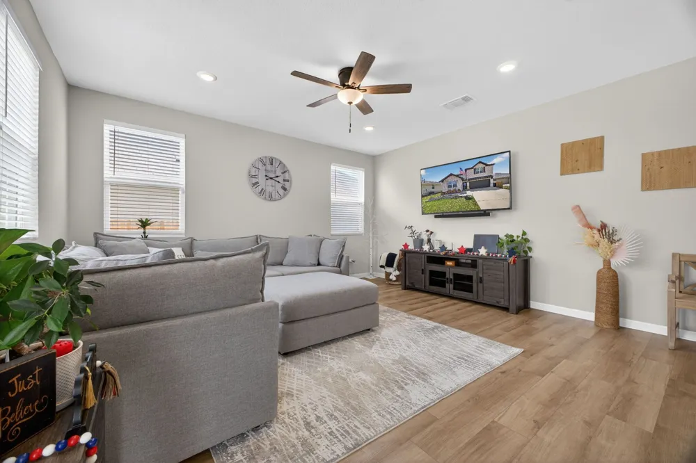 411 Palo Brea Loop Hutto, TX 78634