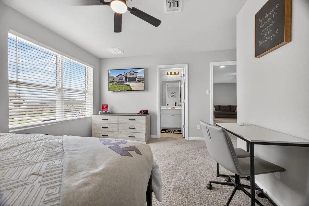 411 Palo Brea Loop Hutto, TX 78634