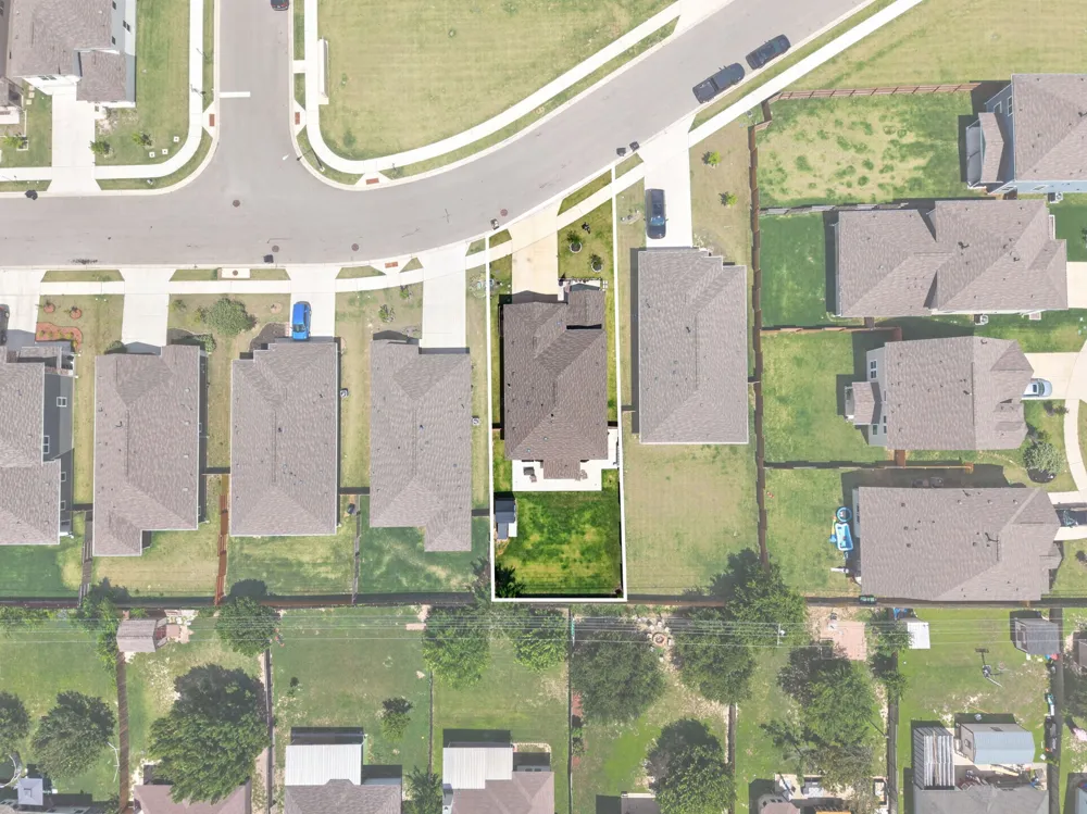 411 Palo Brea Loop Hutto, TX 78634