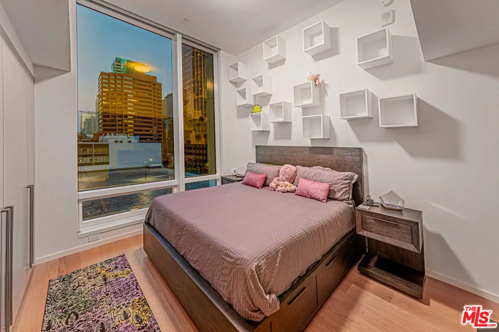 877 Francisco Street #806 Los Angeles, CA 90017