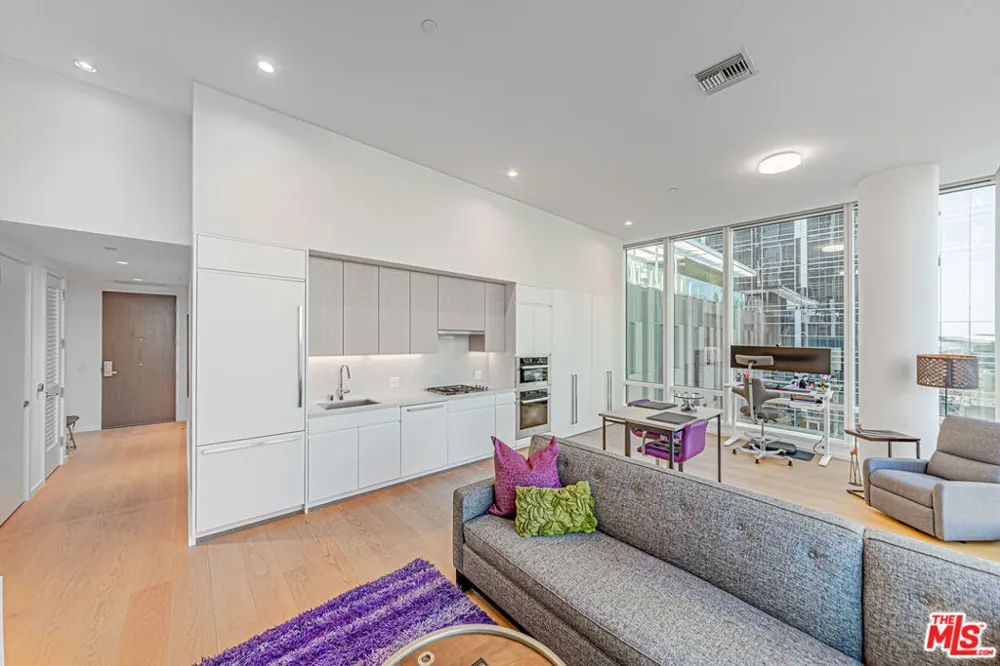 877 Francisco Street #806 Los Angeles, CA 90017