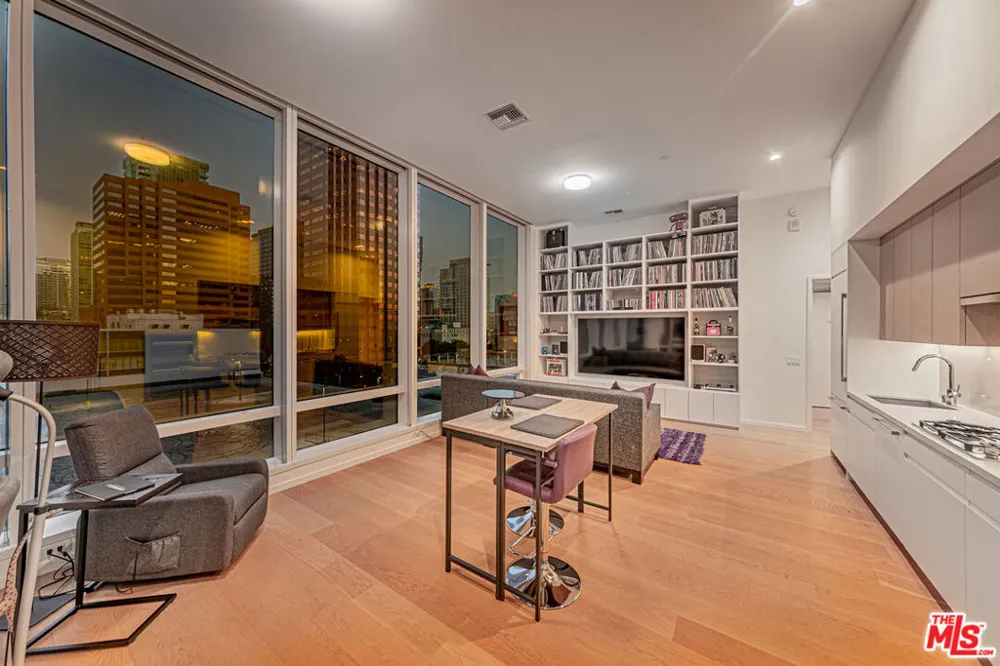 877 Francisco Street #806 Los Angeles, CA 90017