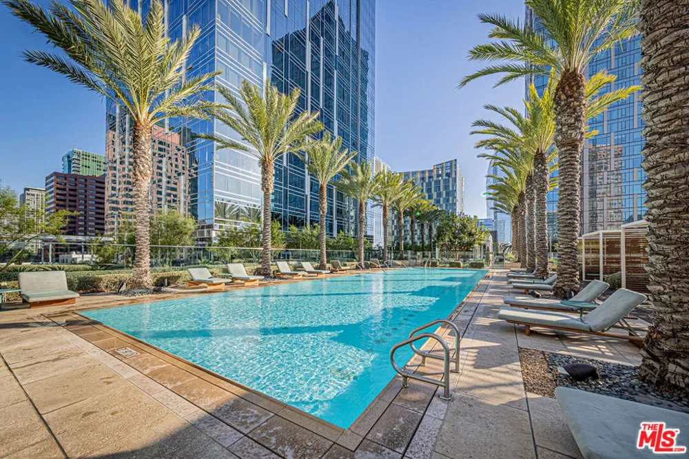 877 Francisco Street #806 Los Angeles, CA 90017