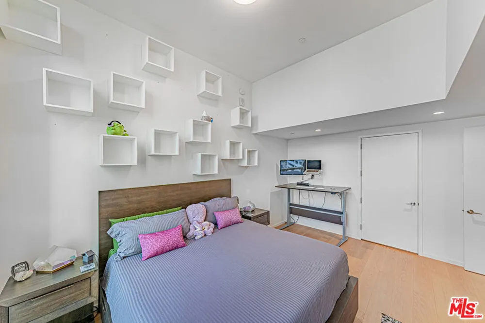 877 Francisco Street #806 Los Angeles, CA 90017