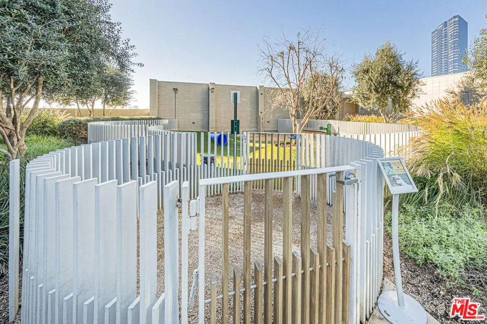 877 Francisco Street #806 Los Angeles, CA 90017