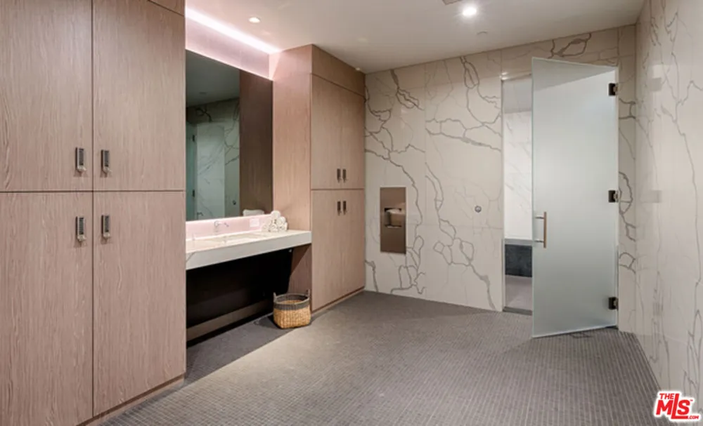 877 Francisco Street #806 Los Angeles, CA 90017