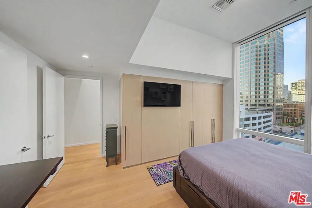 877 Francisco Street #806 Los Angeles, CA 90017