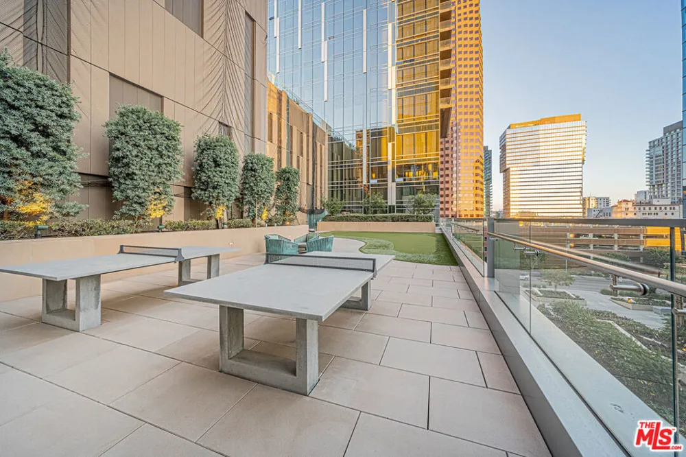 877 Francisco Street #806 Los Angeles, CA 90017