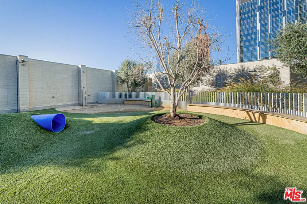 877 Francisco Street #806 Los Angeles, CA 90017