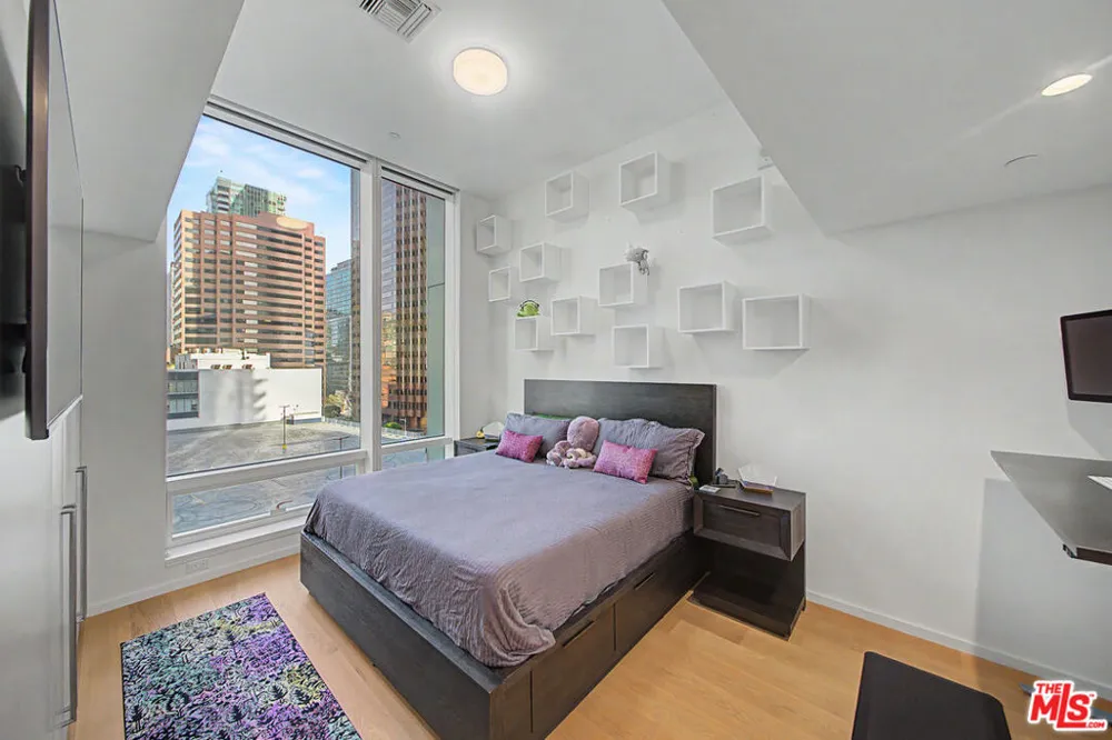 877 Francisco Street #806 Los Angeles, CA 90017