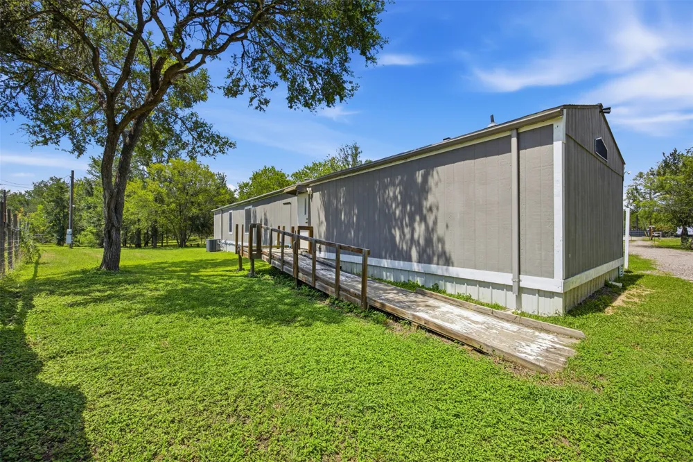 135 Side Saddle Drive Cedar Creek, TX 78612