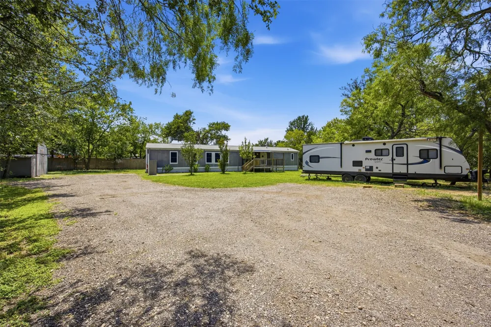 135 Side Saddle Drive Cedar Creek, TX 78612