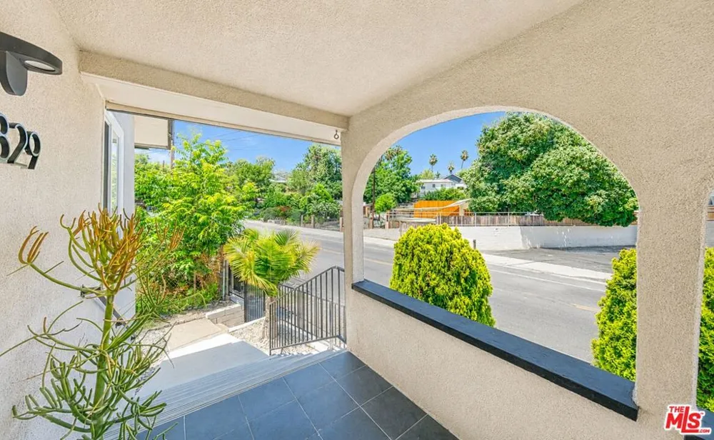 829 El Paso Drive Los Angeles, CA 90042