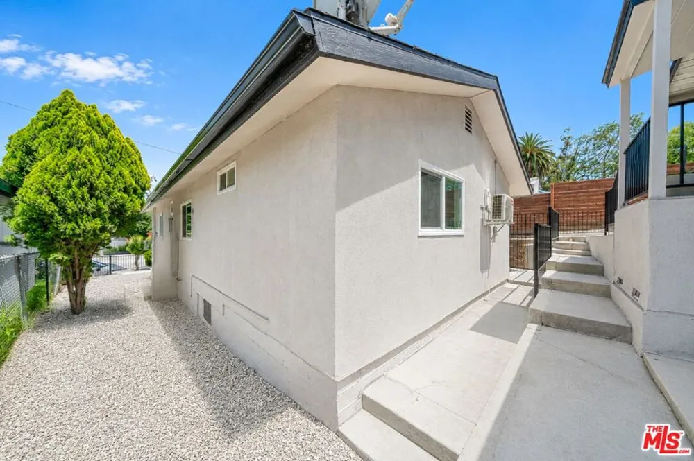 829 El Paso Drive Los Angeles, CA 90042