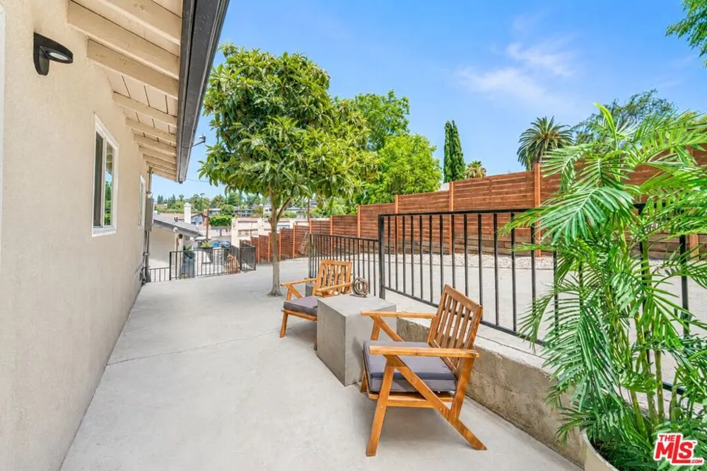 829 El Paso Drive Los Angeles, CA 90042