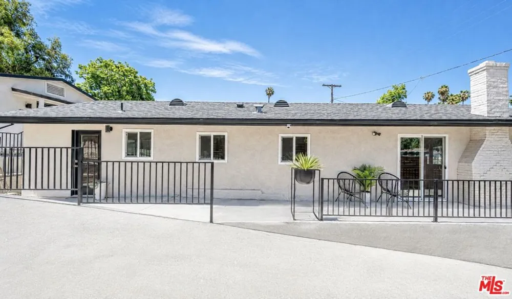 829 El Paso Drive Los Angeles, CA 90042