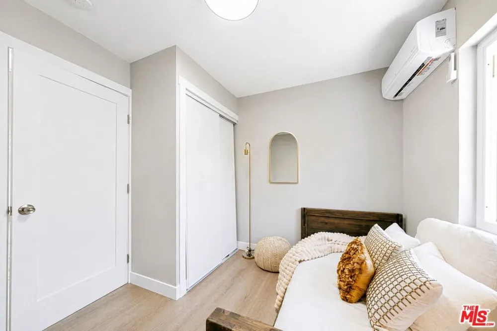 829 El Paso Drive Los Angeles, CA 90042